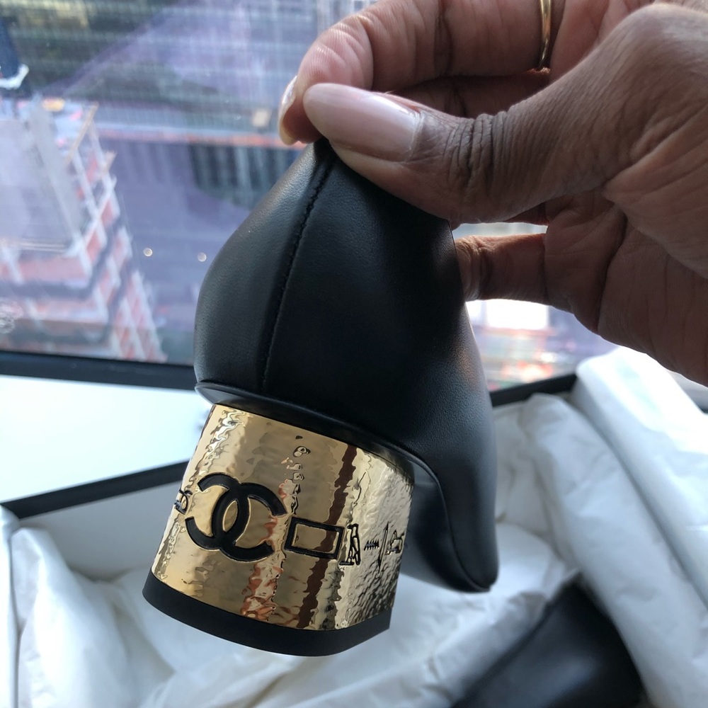 LAMBSKIN BLACK CHANEL PUMPS